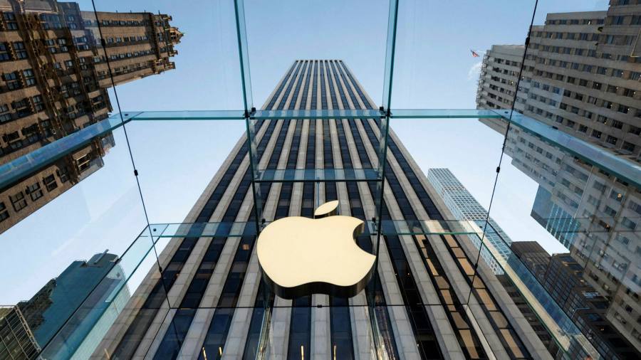 Former Apple lawyer pleads guilty over insider trading scheme 12 Former Apple lawyer pleads guilty over insider trading scheme