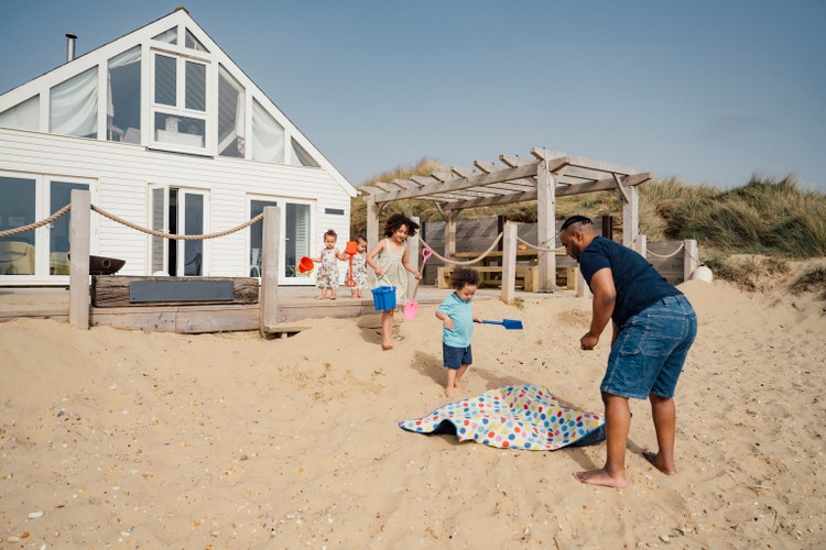 Demand for vacation homes dips below pre-pandemic levels, Redfin says (NYSE:DHI) 25 Demand for vacation homes dips below pre-pandemic levels, Redfin says (NYSE:DHI)