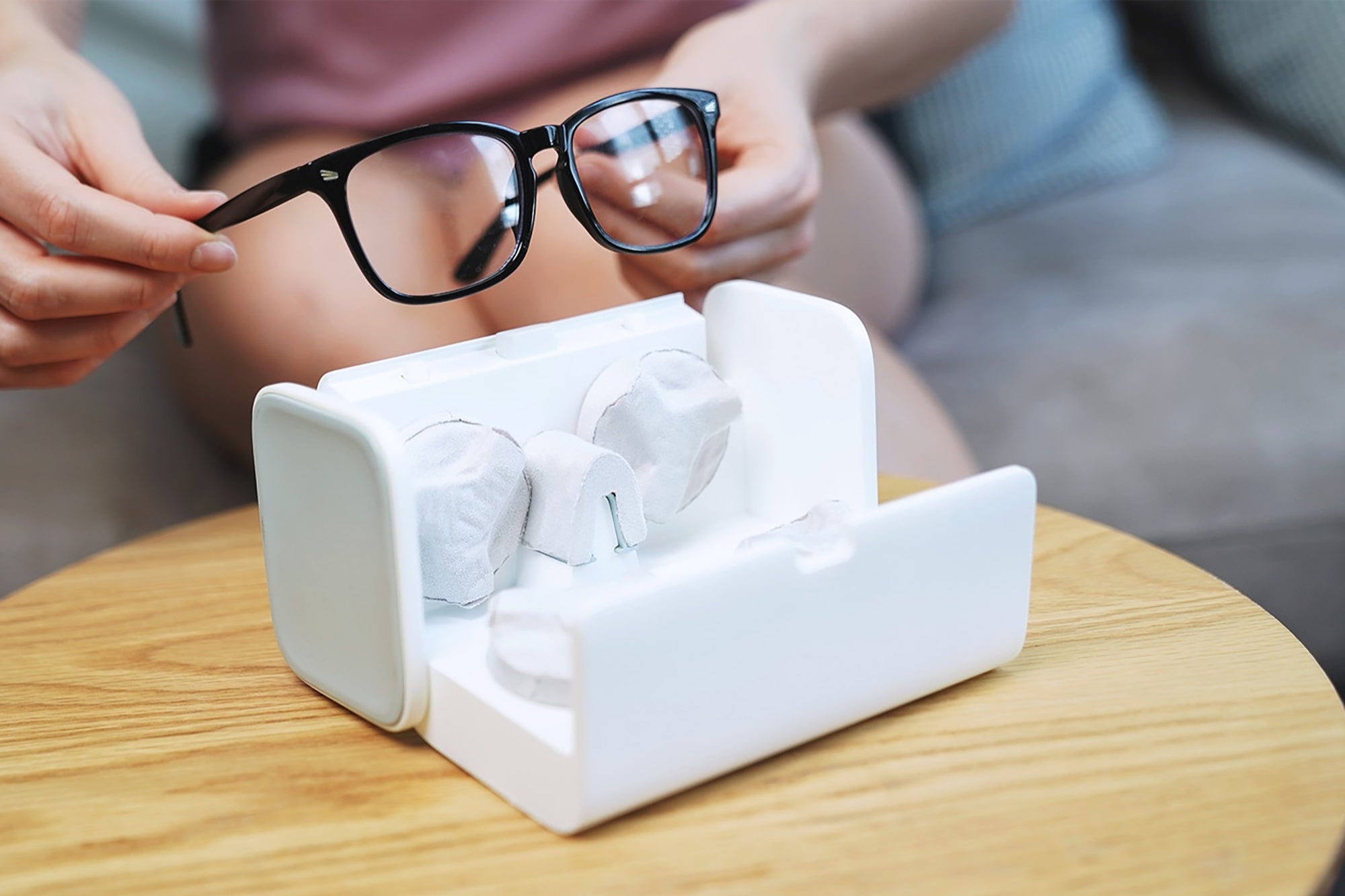 LensHD Is the Automatic Glasses Cleaner You've Been Waiting For 18 LensHD Is the Automatic Glasses Cleaner You've Been Waiting For