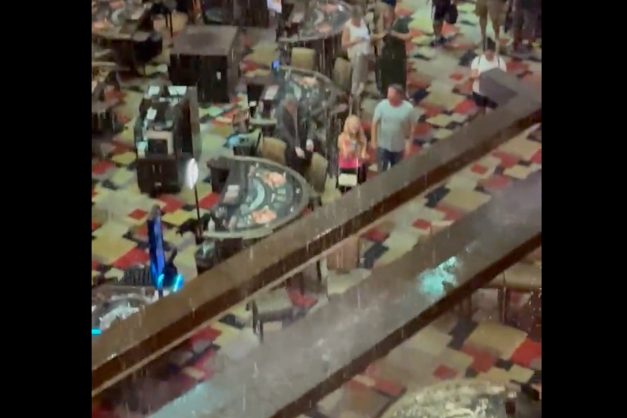 Las Vegas Flooding Pummels Through Casinos and Strip 16 Las Vegas Flooding Pummels Through Casinos and Strip