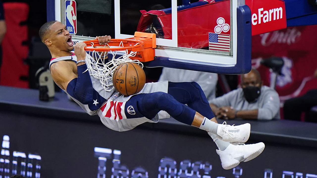 Wizards' Russell Westbrook has popcorn dumped on him as he walks to locker room