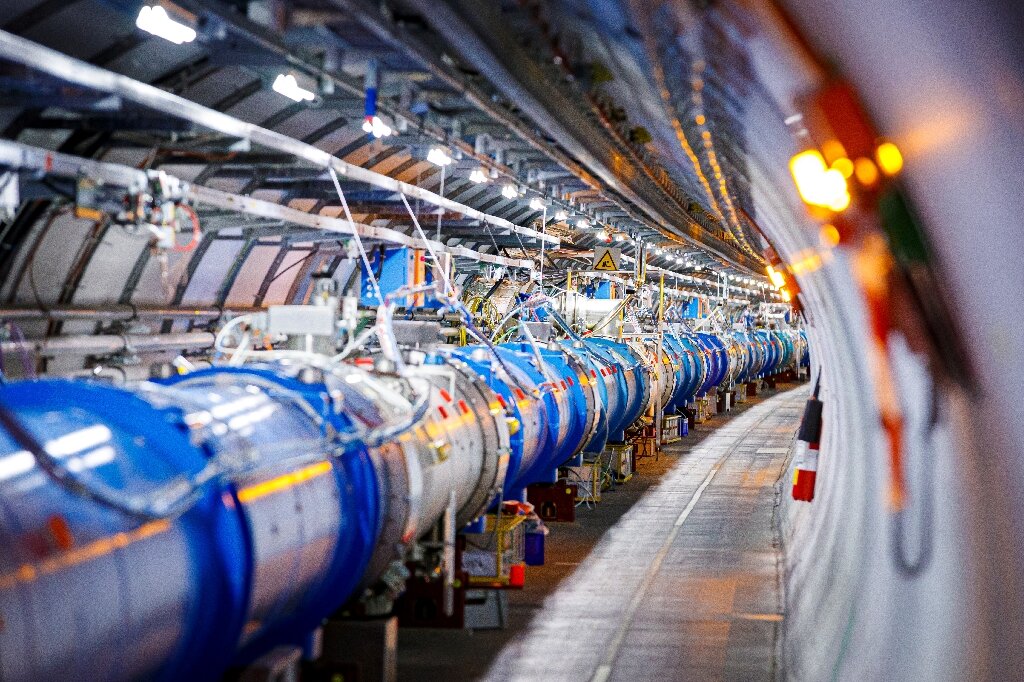 Large Hadron Collider revs up to unprecedented energy level 32 Large Hadron Collider revs up to unprecedented energy level
