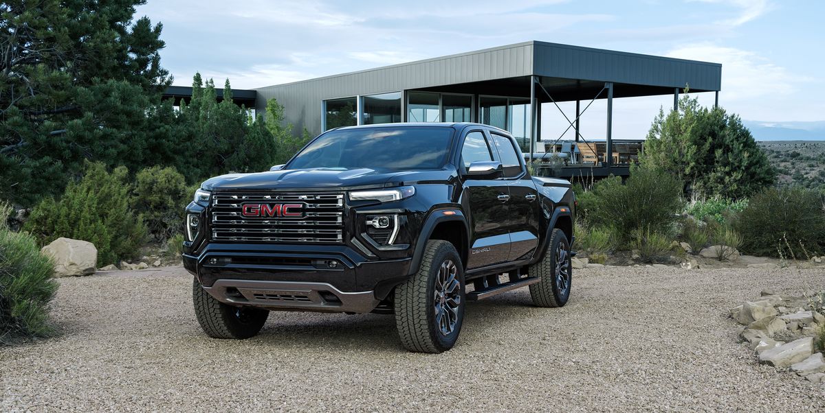View Photos of the 2023 GMC Canyon
