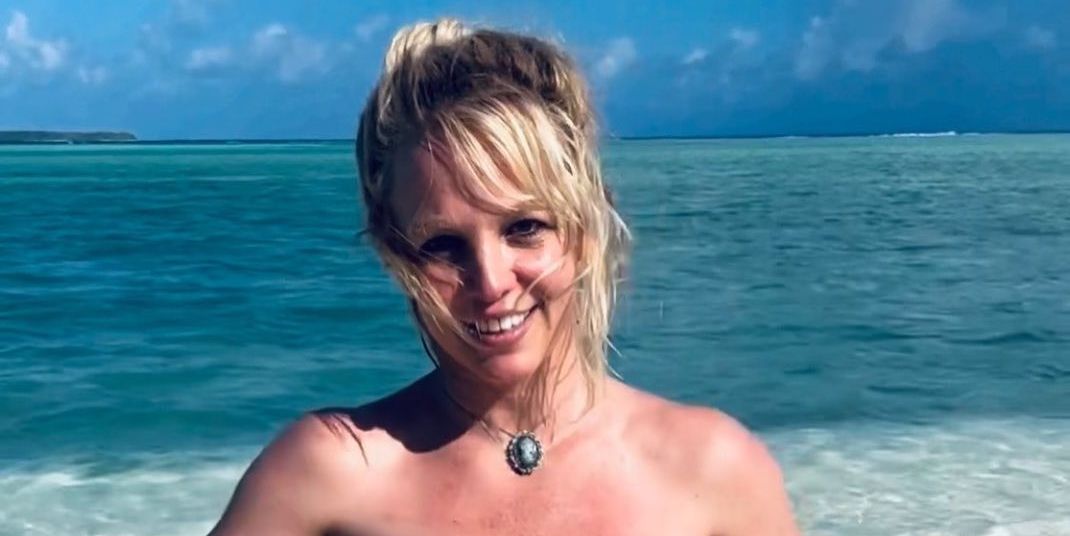 Britney Spears Just Posted a Series of Totally Naked Beach Photos on Instagram 240 Britney Spears Just Posted a Series of Totally Naked Beach Photos on Instagram