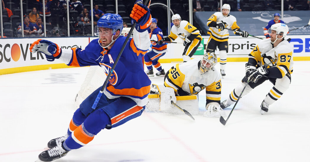 With Fans in Full Voice, Islanders Upset Penguins