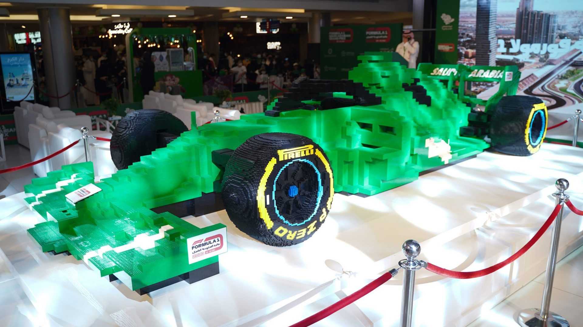 Watch 500,000 Bricks Become World's Largest Lego Formula 1 Car 98 Watch 500,000 Bricks Become World's Largest Lego Formula 1 Car