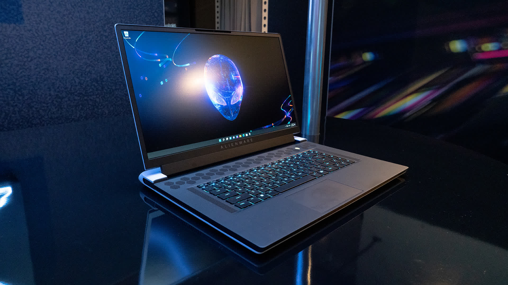 Alienware now lets you spec a blistering 480Hz display on its 17-inch gaming laptops 13 Alienware now lets you spec a blistering 480Hz display on its 17-inch gaming laptops