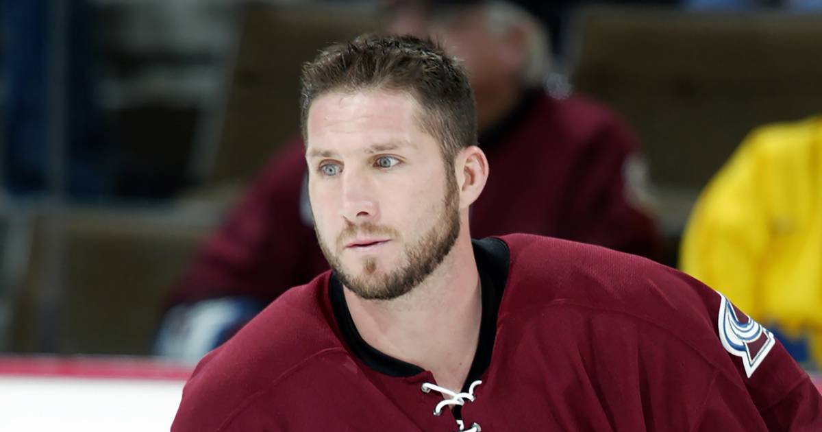 Bryan Marchment, who played 2-plus seasons for the Chicago Blackhawks during a 17-year NHL career, dies at 53