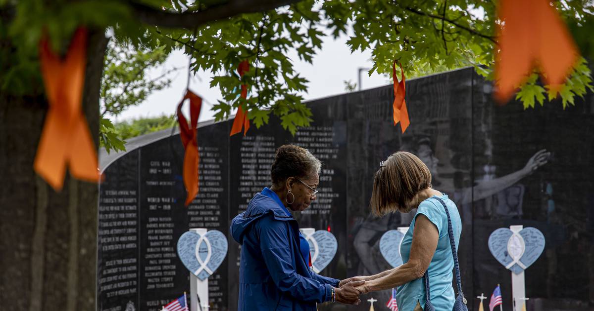 ‘It’s going to be hard’: A new normal begins to emerge in a deeply wounded Highland Park