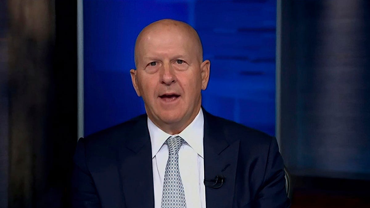 Stock Market Selloff Intensifies: Dow Falls 350 Points After Big Bank CEO Warns Of ‘Bumpy Times Ahead’ 2 Stock Market Selloff Intensifies: Dow Falls 350 Points After Big Bank CEO Warns Of ‘Bumpy Times Ahead’