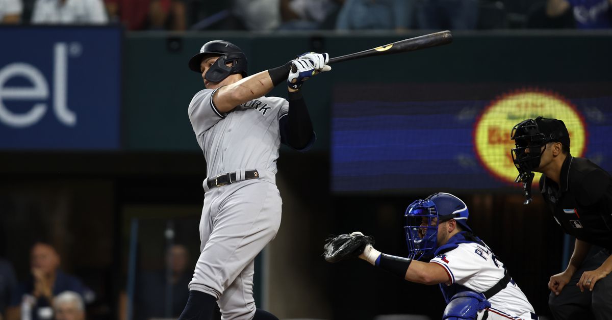 Aaron Judge hits his 62nd home run, setting a new American League record