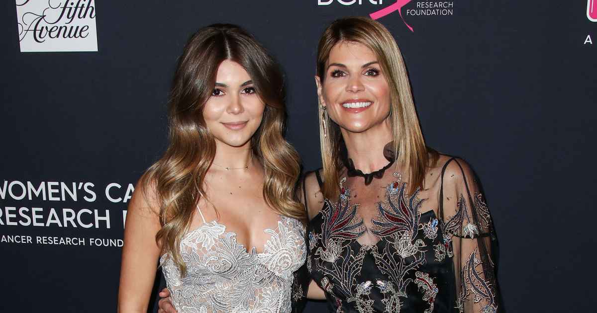 Hi, Mom! Lori Loughlin Makes a Cameo in Daughter Olivia Jade's Video: Watch 76 Hi, Mom! Lori Loughlin Makes a Cameo in Daughter Olivia Jade's Video: Watch