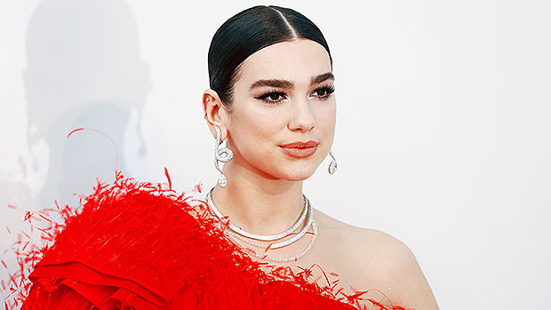 Dua Lipa Glows As She Wins ‘Female Artist Of The Year’ In Virtual Appearance On iHeartRadio Awards 15 Dua Lipa Glows As She Wins ‘Female Artist Of The Year’ In Virtual Appearance On iHeartRadio Awards