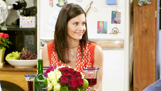 Courteney Cox Hilariously Surprises ‘Friends’ Studio Tour Fans As She Jokes She’s Working ‘9 To 5’ 164 Courteney Cox Hilariously Surprises ‘Friends’ Studio Tour Fans As She Jokes She’s Working ‘9 To 5’