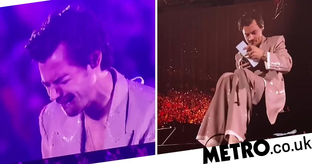 Harry Styles ‘in tears of joy’ as he shares fan’s baby’s gender reveal on stage 246 Harry Styles ‘in tears of joy’ as he shares fan’s baby’s gender reveal on stage