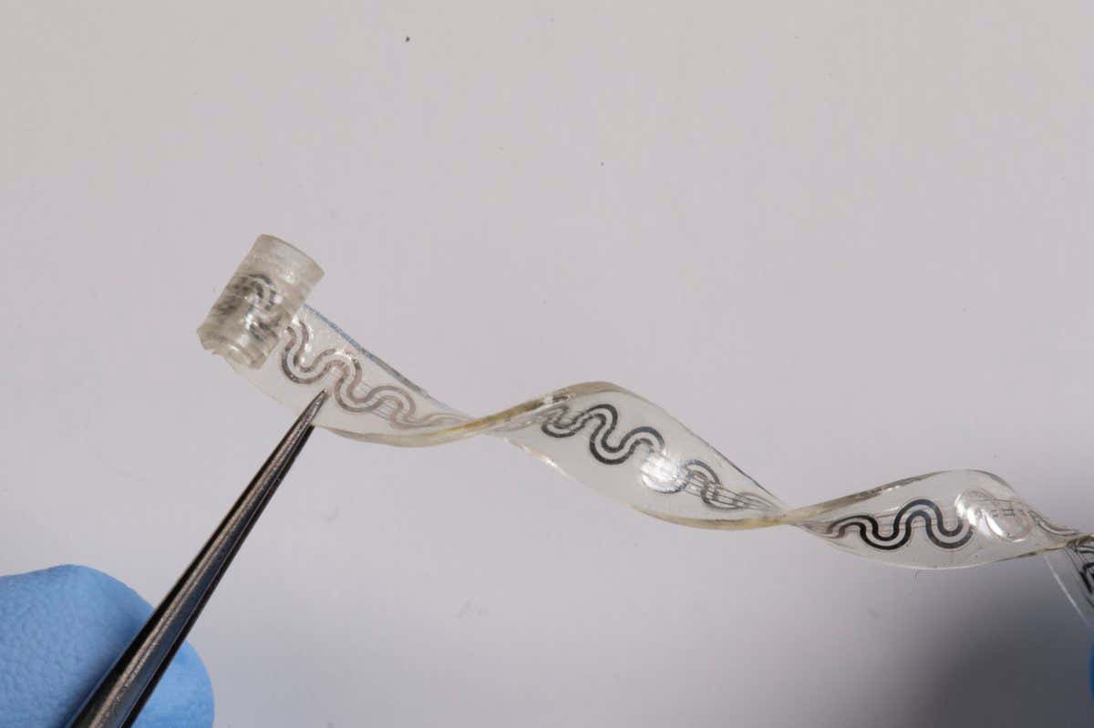 Implantable device blocks pain by chilling nerves inside the body 86 Implantable device blocks pain by chilling nerves inside the body