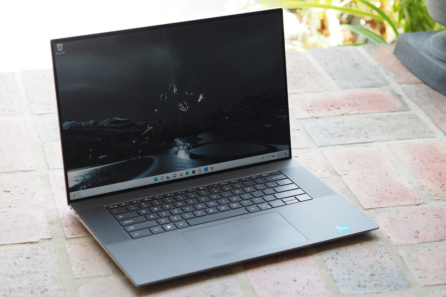 Dell XPS 17 vs. Razer Blade 17 | Digital Trends