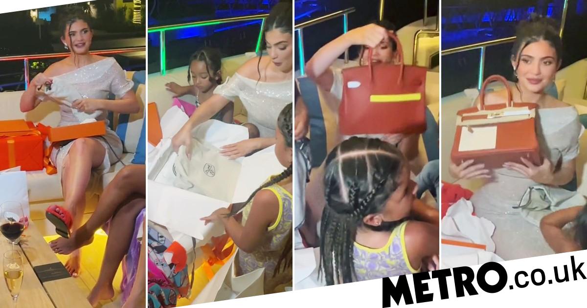 Of course, Kris Jenner gifts Kylie rare $100,000 Birkin bag for 25th birthday 41 Of course, Kris Jenner gifts Kylie rare $100,000 Birkin bag for 25th birthday