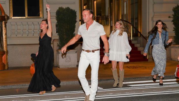 Faith Hill & Tim McGraw Have Dinner With Daughters Maggie, 24, & Audrey, 20, In NYC: Photos