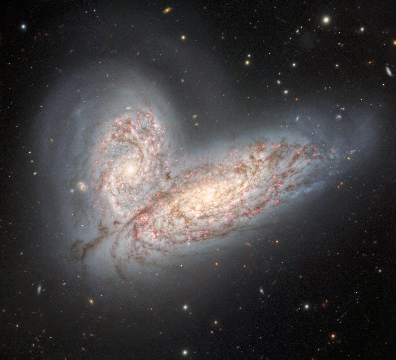 Two galaxies collide in image from Gemini North telescope | Digital Trends